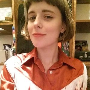 Meet your Posher, Emilie